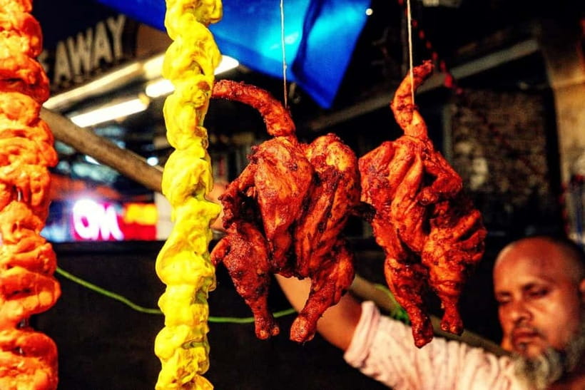 Mumbai: Street Food and Night Markets Tour - The 15-minute train ride to Chowpatty