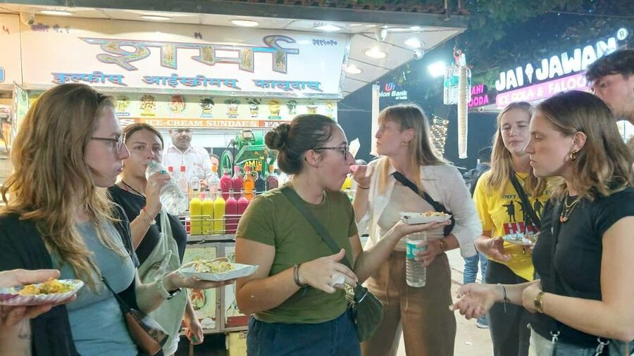Mumbai Street Food Tour with Evening Bazaar Walk - Starting With a 10 to 15 Minute Train Ride