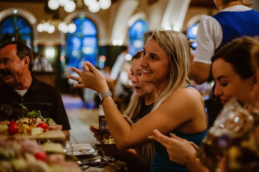 Munich: Beer and Food Tour with Dinner & Oktoberfest Museum - Why this beer tour works as a first Munich evening