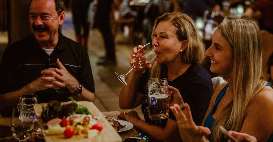 Munich: Beer and Food Tour with Dinner & Oktoberfest Museum - Meeting at Radius Tours and getting into the city