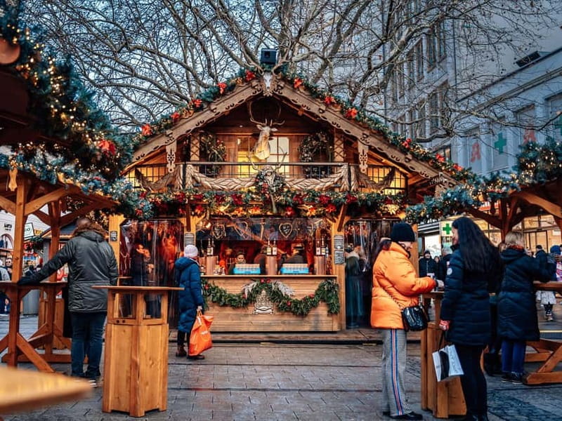 Munich: Christmas Markets Food & Drink Tour - Why a guided Christmas market walk helps