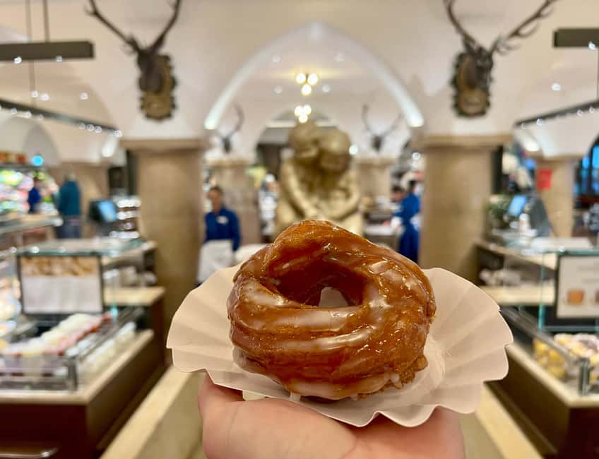 Munich: Old Town Food Tour with 10+ Tastings, Beer & Pretzel - Entering a Munich beerhall