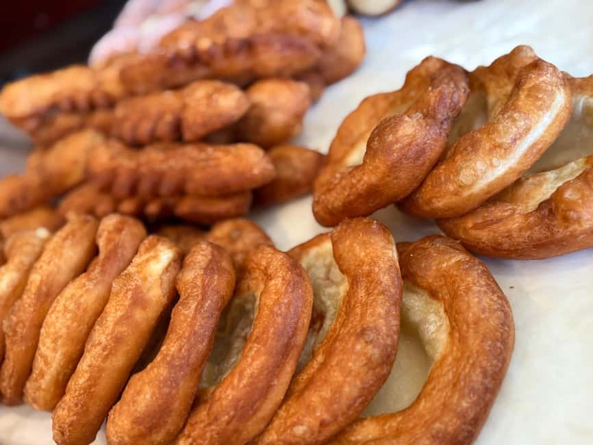 Munich: Viktualienmarkt & Altstadt Food Tour - Alte Münze, Alte Hof, and Marienplatz