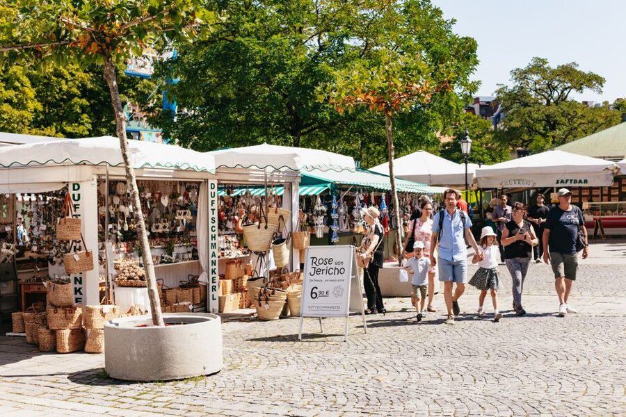 Munich: Viktualienmarkt Food Tour - Cheese, bread, and the stalls worth lingering over