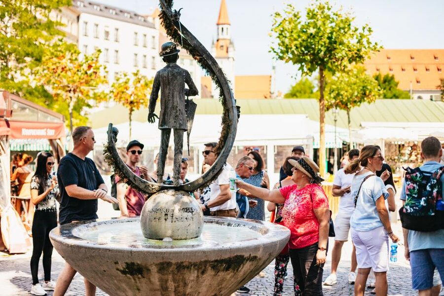 Munich: Viktualienmarkt Food Tour - Timing, pace, and practical details