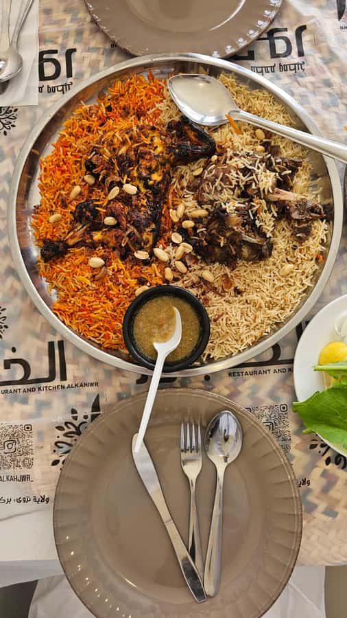 Muscat: Omani Food Tour with Shuwa & Halwa - What the guides add to the food