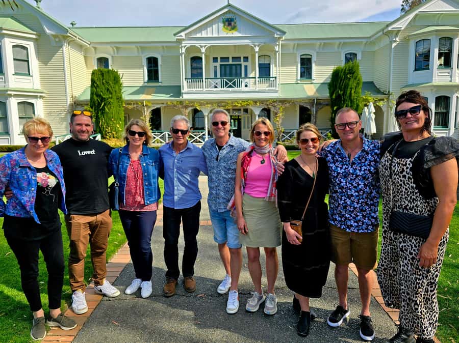 Napier: Afternoon Winery & Gin Tasting Tour Thu Fri Sat - Key points at a glance