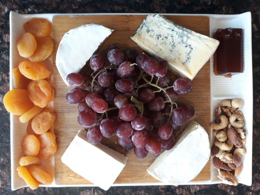 Napier: Winery + Gin Tasting Tour with Lunch Thu Fri Sat - The guide and minibus make the day easy