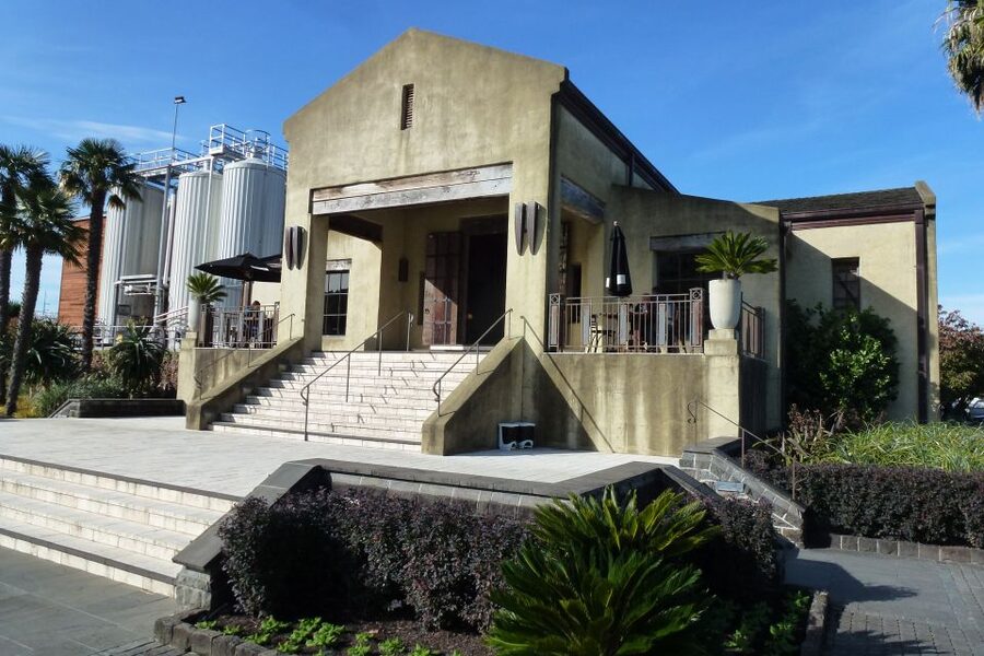 Napier: Winery + Gin Tasting Tour with Lunch Thu Fri Sat - What the $134 price includes