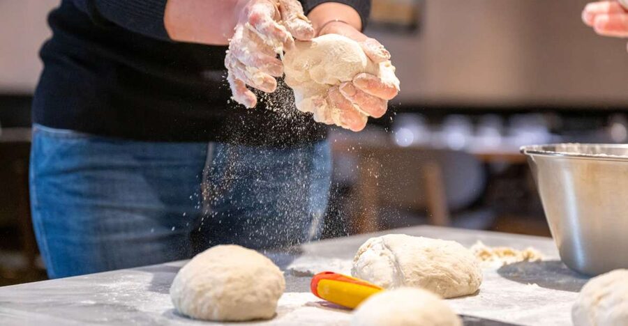 Naples: Authentic Neapolitan Pizza Making Class - Watching a professional pizzaiolo at work
