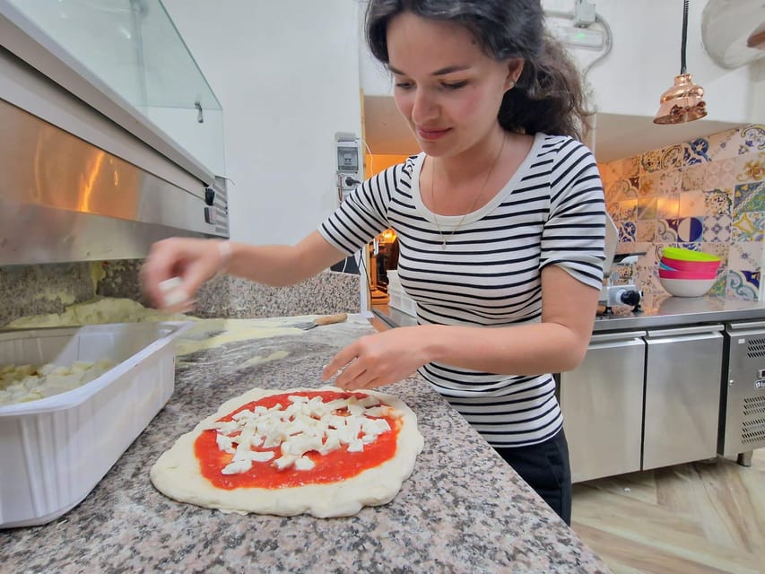 Naples: Pizza Making Class with Local Pizzaiolo - Key points at a glance