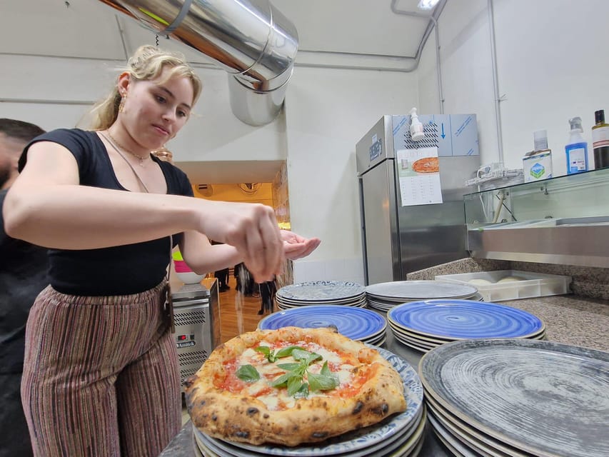 Naples: Pizza Making Class with Local Pizzaiolo - The setting, group size, and pace