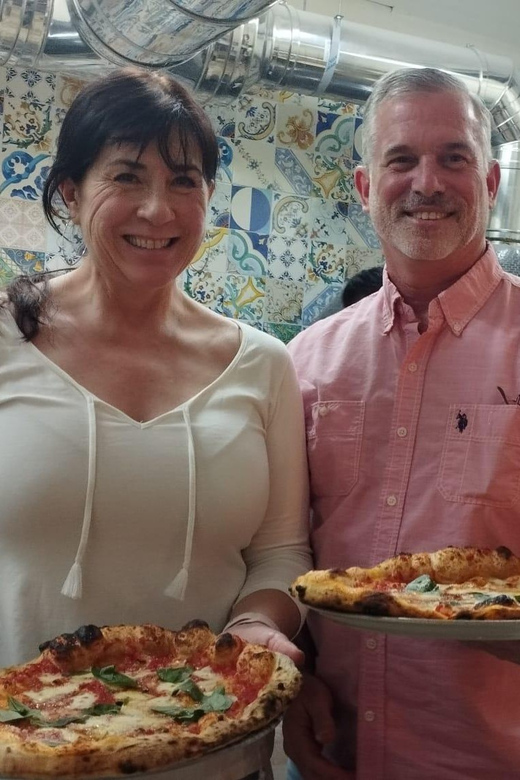 Naples: Pizza Making Class with Neapolitan Chef and drink - Baking and eating your own pizza