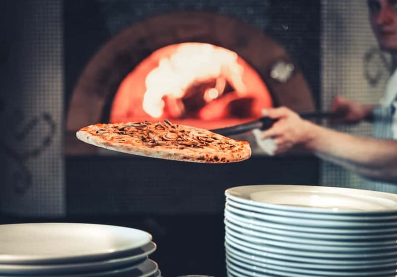 Naples: Premium Pizza Class From Dough to Dessert & Wine - Guides, language, and the group atmosphere