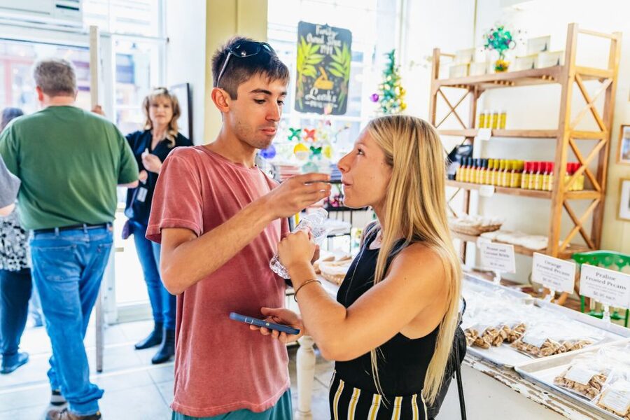 New Orleans: French Quarter Food Tour with Tastings - A po-boy, Creole cooking, and six small lessons