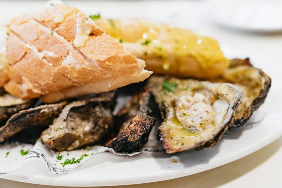 New Orleans: French Quarter Food Tour with Tastings - Starting with oysters and the flavors of New Orleans