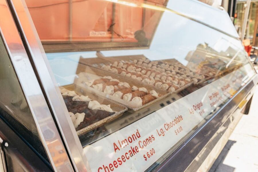 New York City: Little Italy Italian Food Tasting Tour - Ferrara Bakery and the final sweet taste