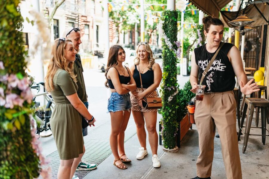 New York City's Hell's Kitchen: Walking Food Tour - How the small group changes the experience