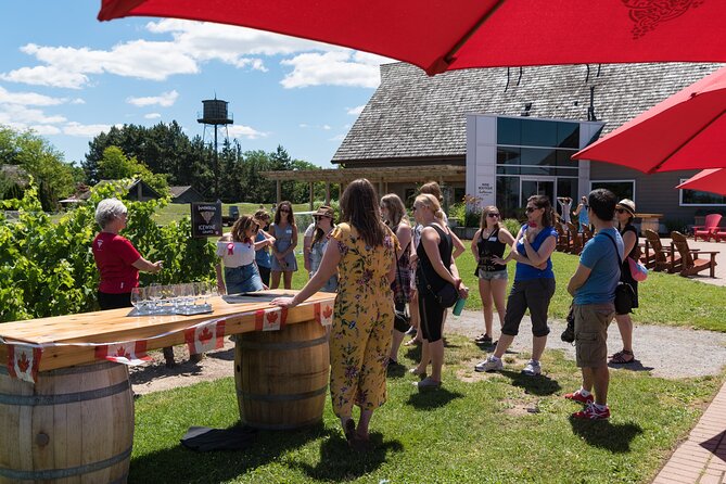 Niagara-on-the-Lake Small Group Wine Tasting Tour - Three wineries, one easy half-day