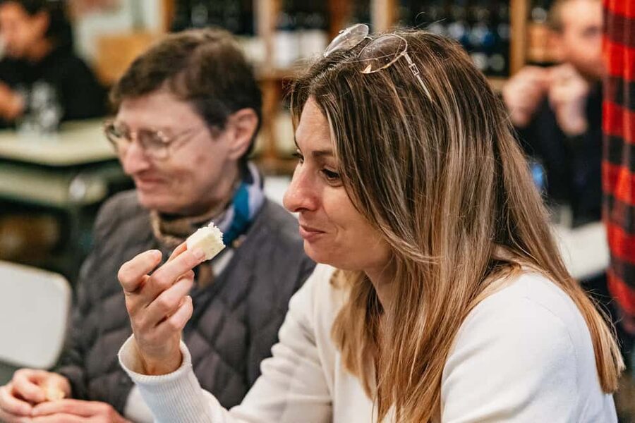 Nice: Sunset Food Tour with Full Meal and Wine - The guide makes the difference
