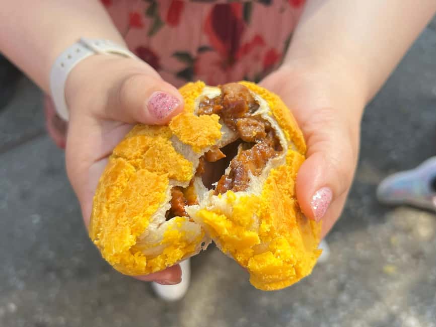 NYC: Chinatown & Little Italy Food Tour with 8 Tastings - Chinatown bakeries and a sweet pause