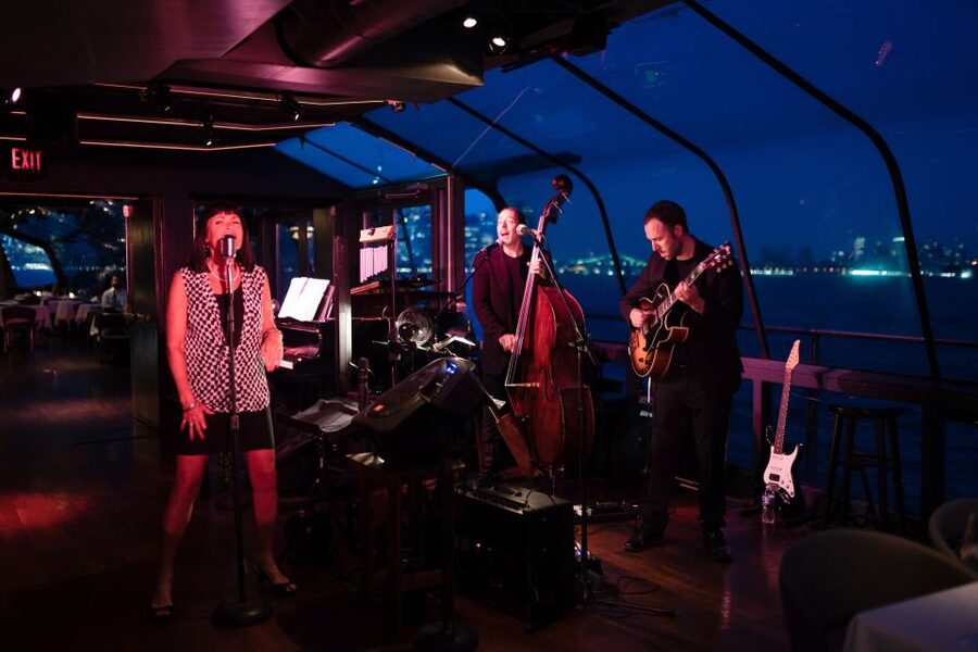 NYC: Christmas Eve Gourmet Brunch or Dinner Harbor Cruise - Brunch or dinner: choosing the right sailing