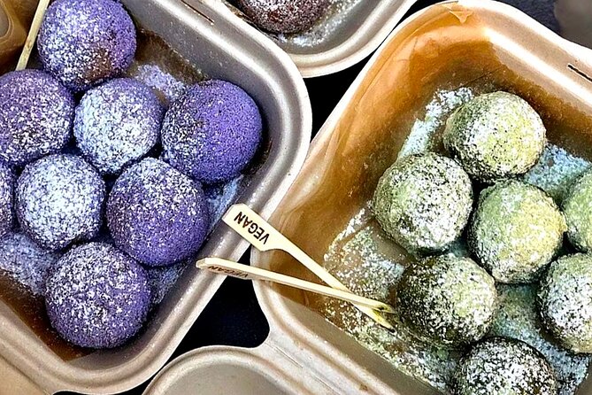 NYC: Greenwich Village Food Tour with 6 Locals Favorites Dishes - Food stories and Village streets between stops