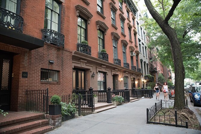 NYC: Greenwich Village Food Tour with 6 Locals Favorites Dishes - Weather, pace, and practical comfort