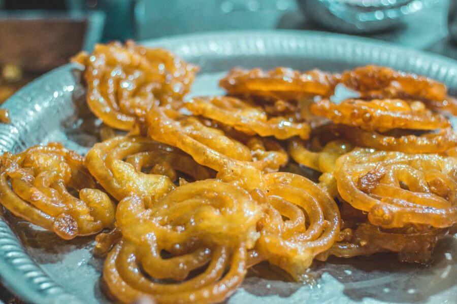 Old Delhi: 3-hour Street Food Tour - Parathewali Galli and stuffed parathas
