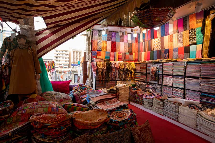 Old Dubai Historic Guided Tour: Creek, Street Food & Souks - Who will get the most from this $10 tour?