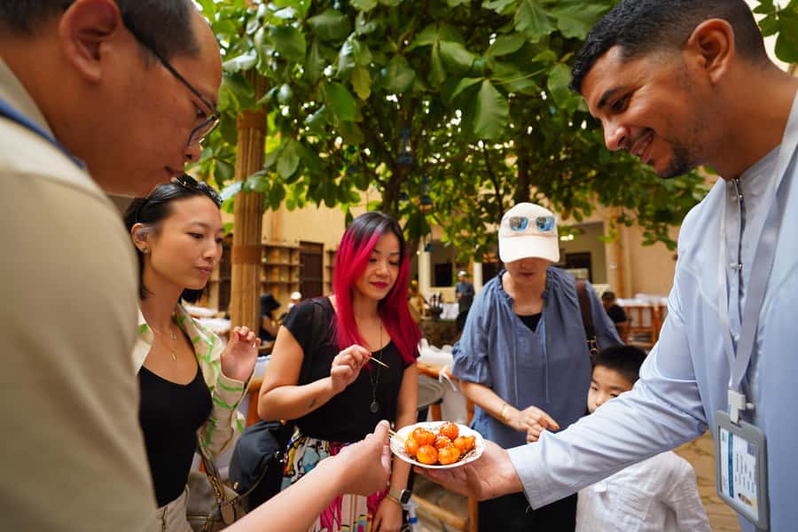 Old Dubai: Premium Guided Tour with Street Food & Abra Ride - The abra ride across Dubai Creek