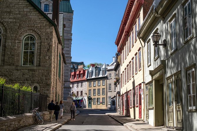 Old Quebec City Food Tour with 10+ Autentic Local Tastings - Poutine and gin at Maison Livernois