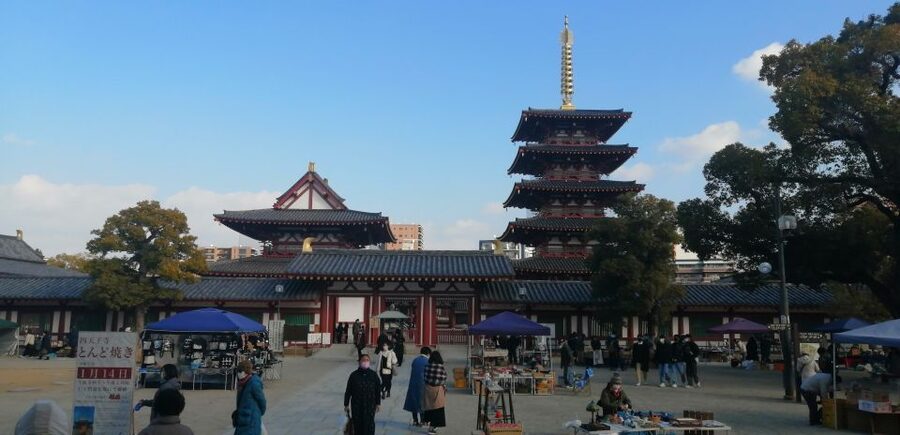 Osaka: Five Must-See Highlights Walking Tour & Ramen Lunch - Shitennoji Temple and Osaka’s early Buddhist story