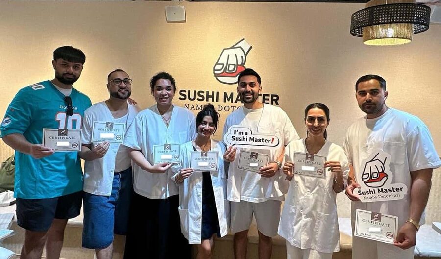 Osaka: Sushi Making in Spacious Studio (SAME-DAY OK!) - Eating your own sushi