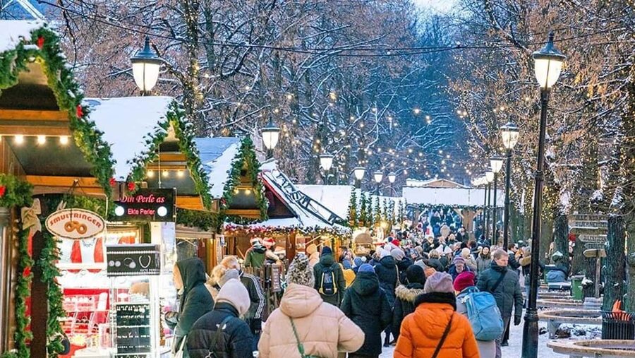 Oslo: Tour with a Michelin star chef - Oslo Cathedral and the food story of the city