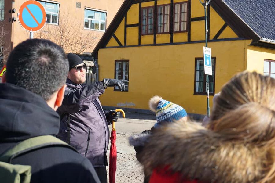 Oslo: Tour with a Michelin star chef - The Norwegian Parliament and central Oslo