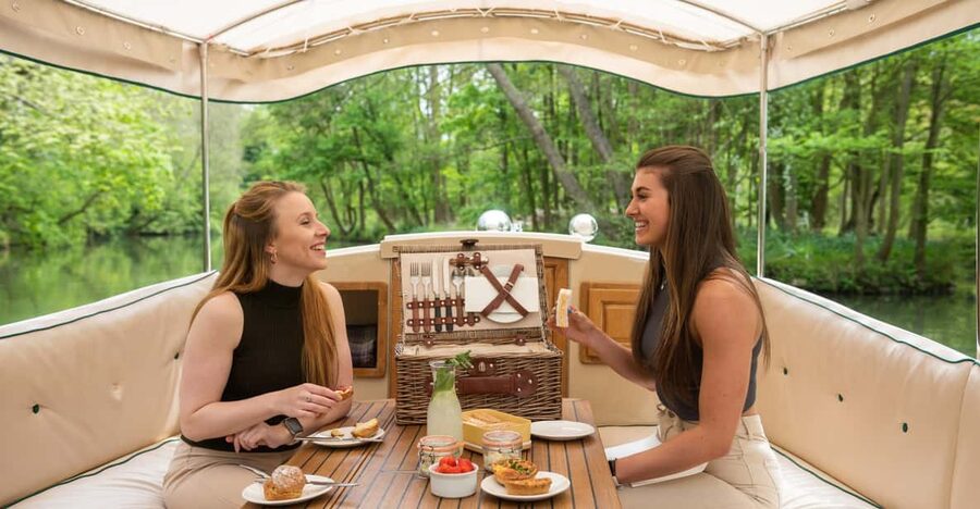 Oxford: Scenic Sightseeing Cruise with Gourmet Picnic - Osney Island, allotments, and the working river