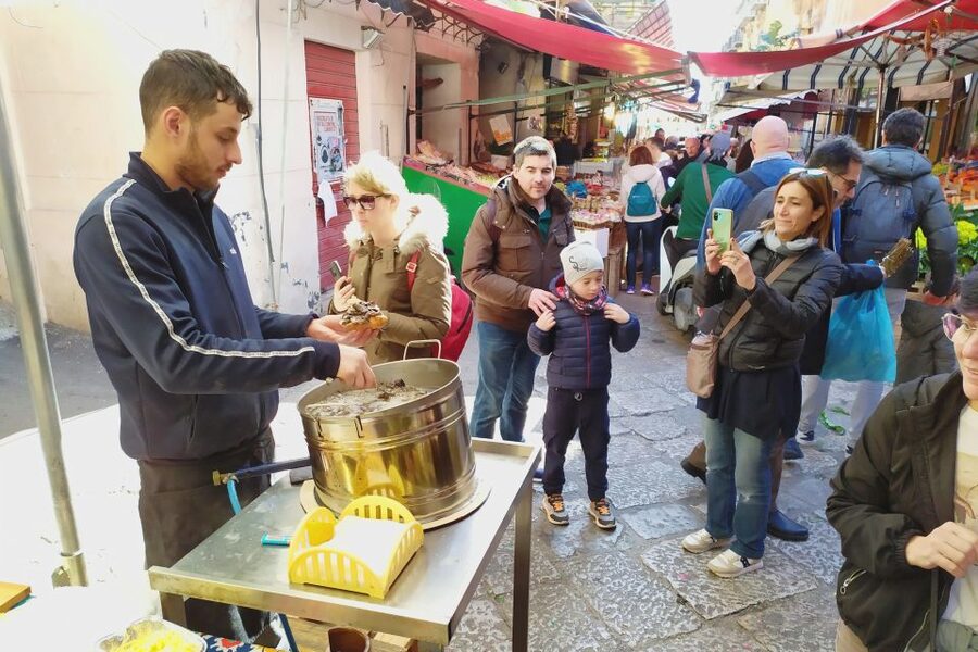 Palermo: City Walking Tour & Street Food Tasting with Drink - Teatro Massimo: A Grand Palermo Landmark