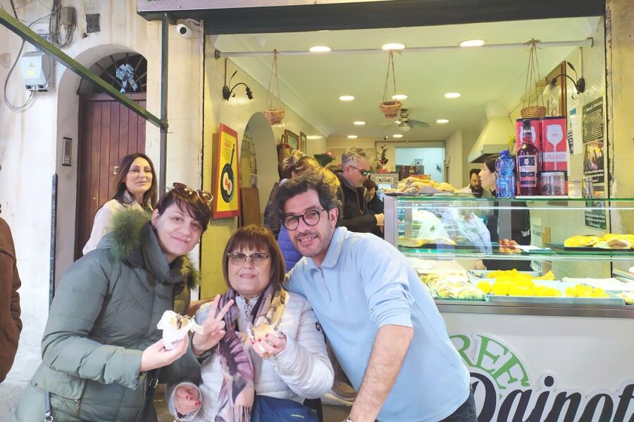 Palermo: City Walking Tour & Street Food Tasting with Drink - Porta Carini and the Entrance to Capo Market