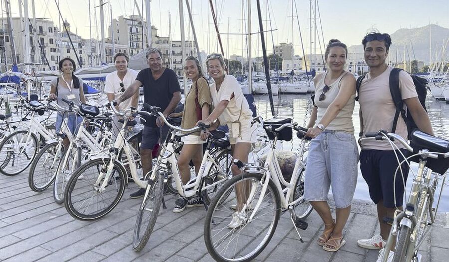 Palermo: Guided Bike Tour with Street Food Tasting - Piazza Marina and the giant Moreton Bay fig