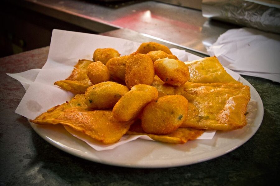 Palermo: Small Group Night Street Food Tour - Panelle, croquettes, and the everyday side of Sicily