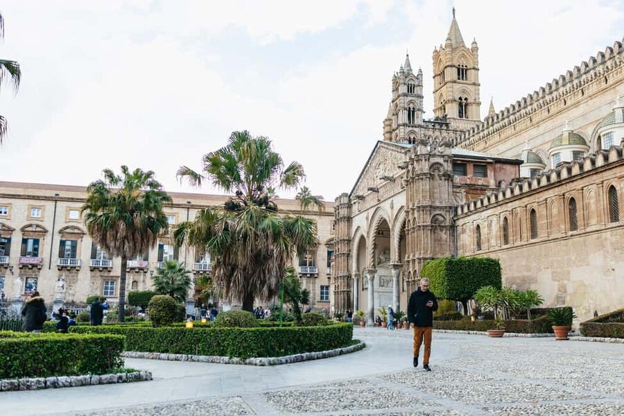 Palermo: Street Food and History Walking Tour - Quattro Canti and the final cannolo