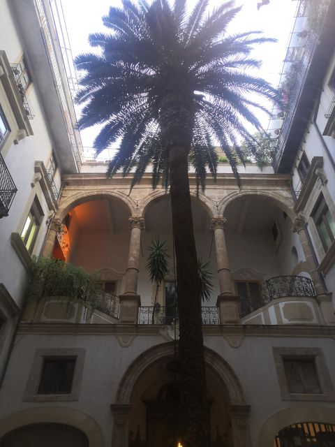 Palermo: Street Food Walking Tour at Sunset - Fontana della Pretoria and Palermo’s grand public spaces