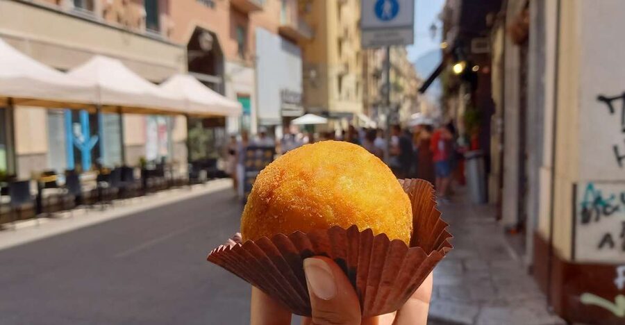 Palermo: Traditional Full Meal Food Tour with a Local - Palazzo Gangi and the hour-long regional meal