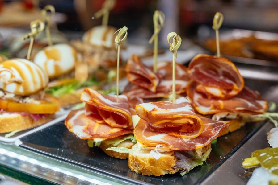 Palma de Mallorca: 10 Tastings Private Food Tour - Starting at Hotel Hostal Cuba