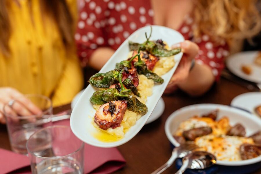 Palma de Mallorca: 10 Tastings Private Food Tour - The market stop and the question of variety