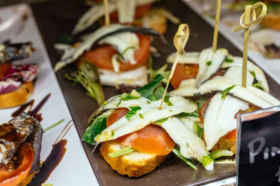 Palma de Mallorca: 10 Tastings Private Food Tour - Palma’s old streets between bites