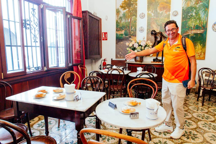 Palma de Mallorca: Foodie Walking Tour of the Old Town - Three seasonal tapas and a glass of Mallorcan wine