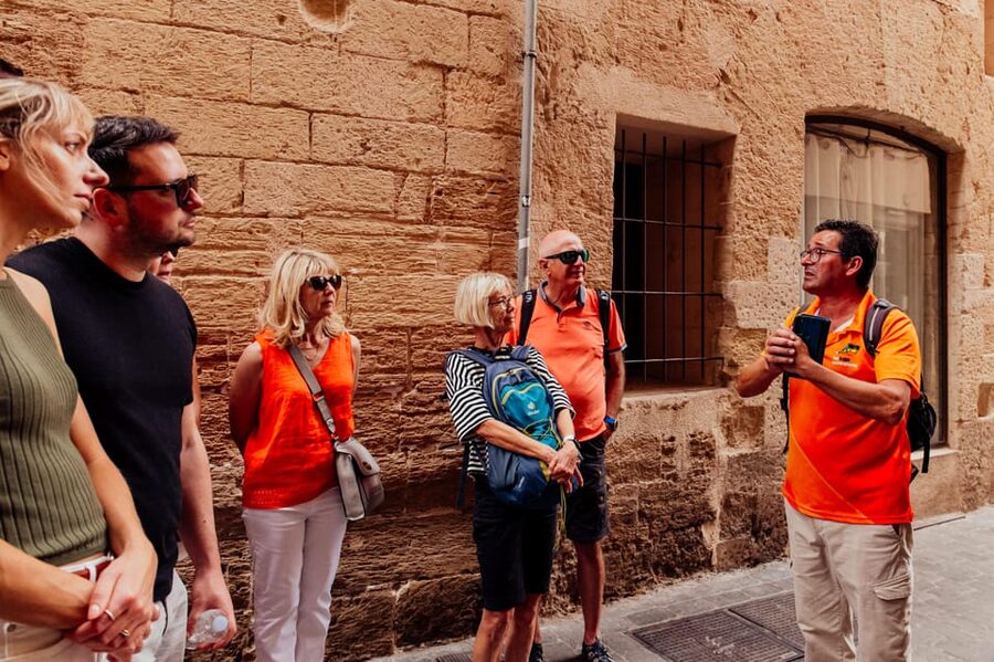 Palma de Mallorca: Foodie Walking Tour of the Old Town - Ensaimada, almond ice cream, and a sweet finish
