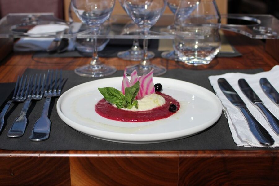 Paris: Bustronome Gourmet Lunch Tour - The missing piece: landmark narration